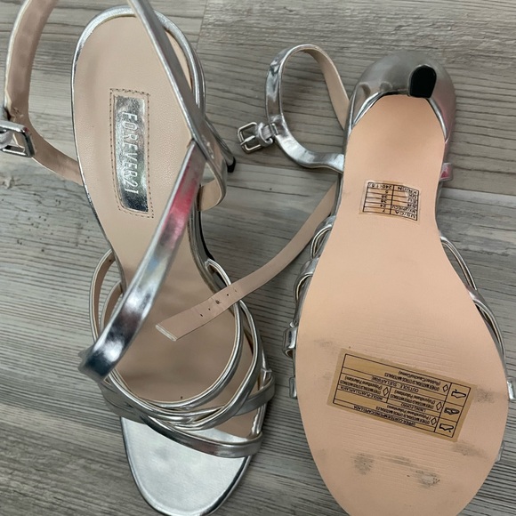 Silver strappy heels NEVER WORN - Picture 2 of 3